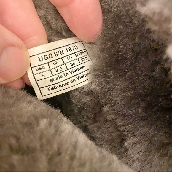 UGG Bailey Button Triplet II Boots Gray Size 5 Womens 1873 Plush Sheepskin - Picture 11 of 13